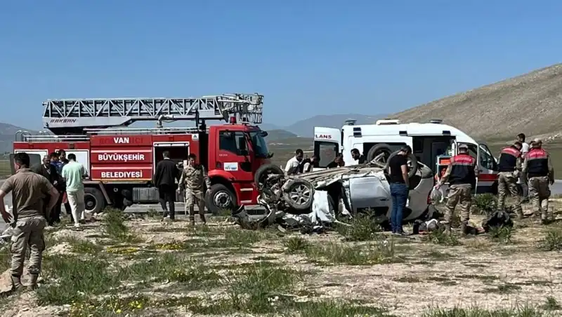 Van'da Feci Kaza: 4 Can Gitti, 2 Kişi Ağır Yaralandı