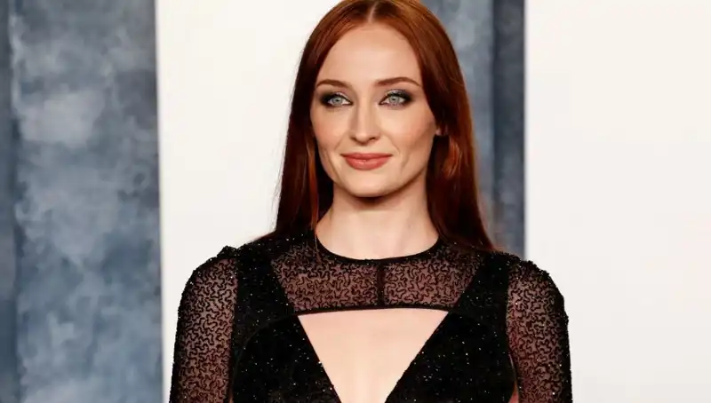 Sophie Turner'ı Kızdıran O Yorum: Game of Thrones'a Sıklıkla Atıfta Bulundu!