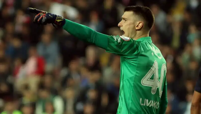 Fenerbahçe'nin Kalecisi Livakovic: Performans Sorunları ve Geleceği Tehlikede mi?