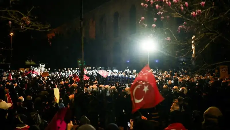 Gazetecilerin Gösteri Takipleri Sonrası Tutuklamaları: Tahliye Süreci Başlıyor