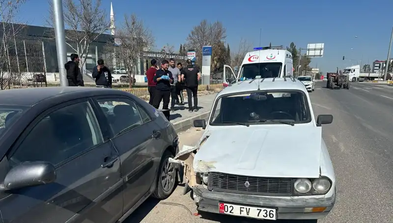 Park Halindeki Araca Çarpan Otomobilde Şoke Eden Kaza Detayları