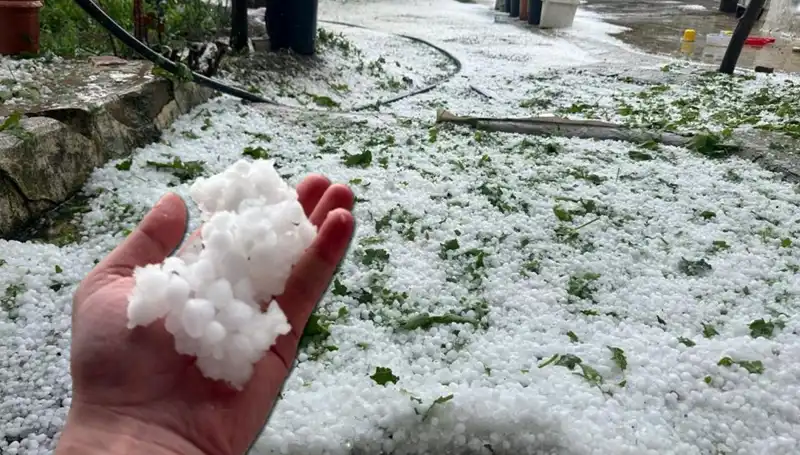 Haziran Ayında Yaşanan Dolu İle Şaşkınlık Yaratan Beyaz Manzara