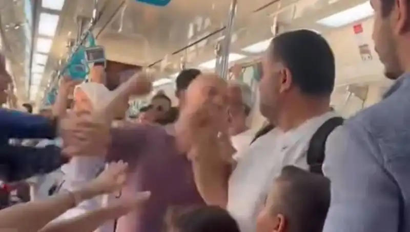 Marmaray'da Yaşanan Yumurta Kavgası: Gerçekten Neler Oldu?