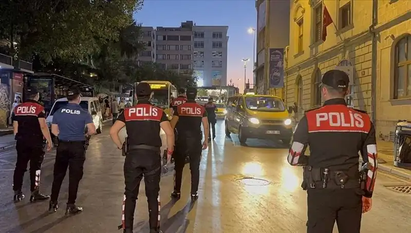 Megakentte Asayiş Operasyonu: Dört Saatte Yüzlerce Gözaltı Gerçekleşti
