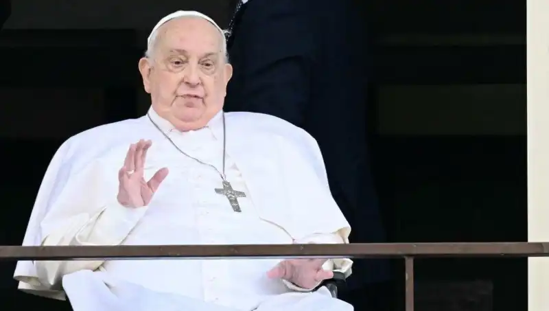 Papa Francis Hastaneden Çıktı, Kamunun Önüne İlk Kez Çıktı!