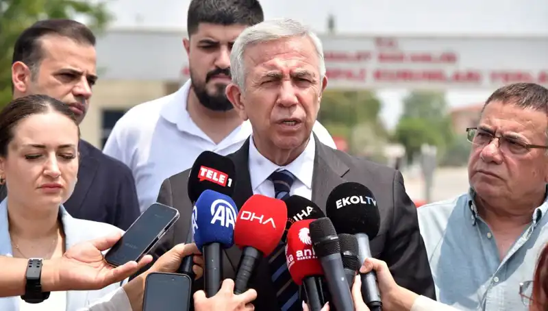 Mansur Yavaş, Muhittin Böcek’i Ziyaret Etti: İşbirliği ve Destek Mesajları Verdi