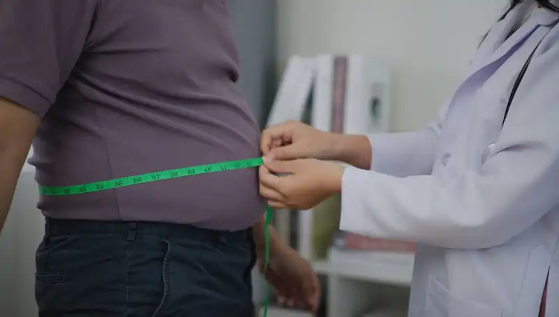 24 Yaşındaki Gencin İnanılmaz Dönüşümü: Sadece İki Besinle 47 Kilo Verdi!