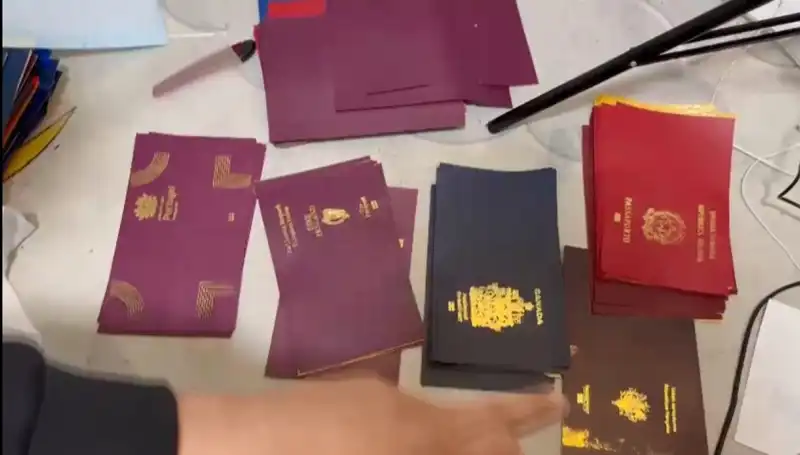 Ülke Çapında Sahtecilik Operasyonu: Pasaport ve Vize Mafyası Çökertildi