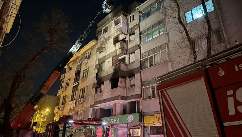 Kartal'da Metruğa Bina Yangını: İtfaiye ekibi alevlere müdahale etti!