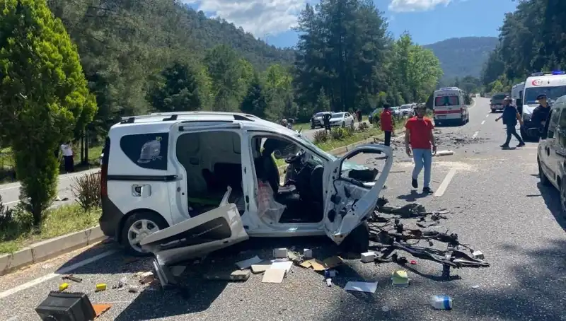Marmaris'te Feci Kaza: Yolda Savaş Alanı, Can Kaybı ve Yaralılar Var!