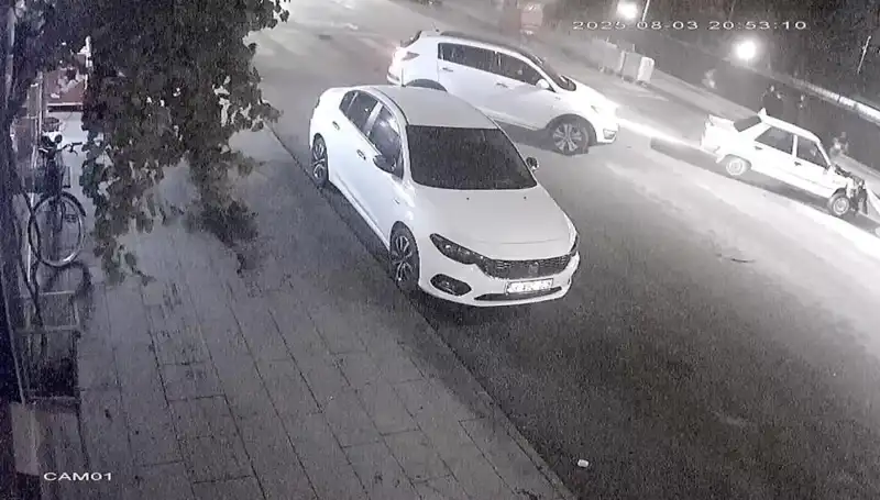 Yayalara Yol Vermek İsteyen Adamın Kaza Anı Sosyal Medyayı Sarstı