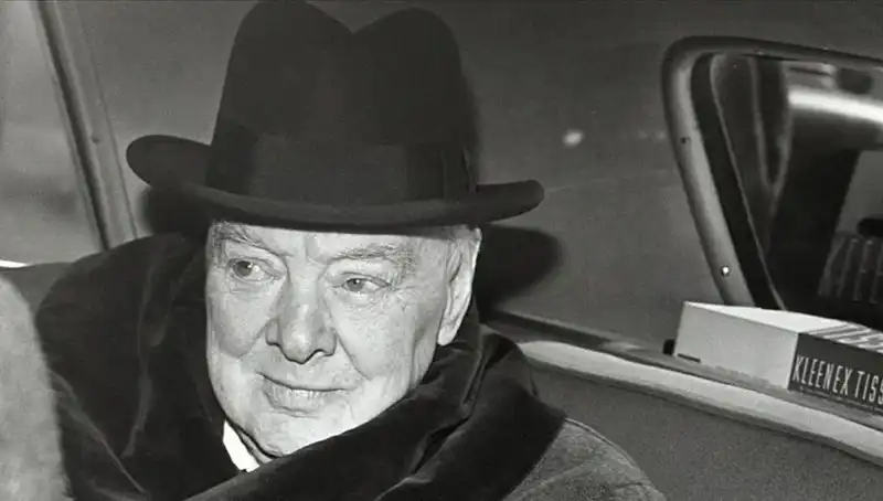 Churchill'in Bekar Evi Satışta: Tarih, Lüks ve Anılar 3,75 Milyon Sterline Satılmayı Bekliyor