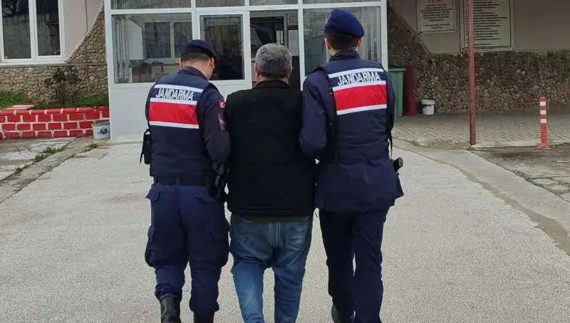 8 Yıl Boyunca Aranan Suçlu, Nihayet Yakalandı ve Cezaevine Gönderildi