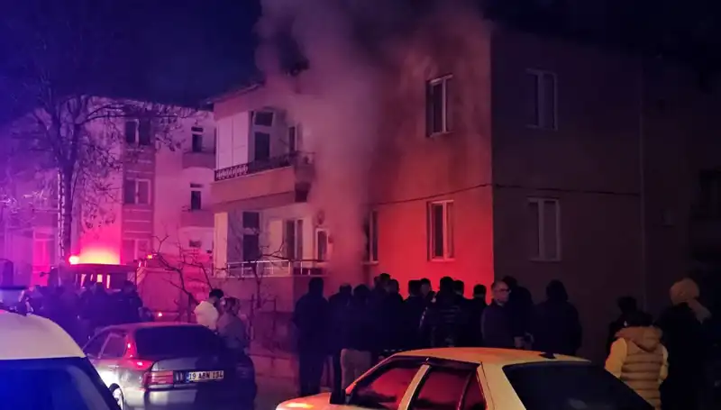 Çorum'da Yangın Paniği: Apartman Bodrum Katında 10 Kişi Dumandan Etkilendi