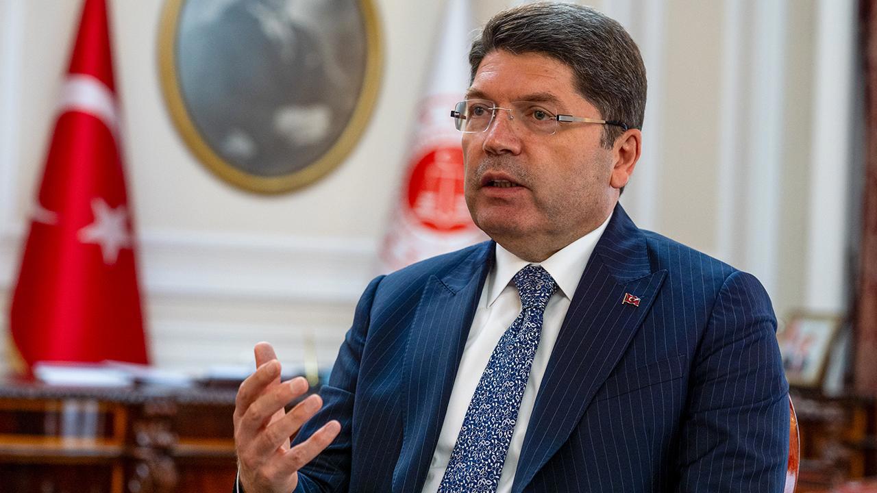 Bakan Tunç: Yargı mensuplarımızı tehdit eden açıklamaları kınıyor