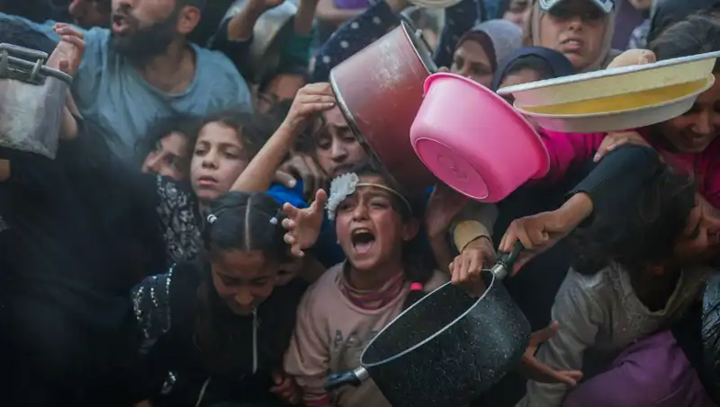 Gazze'de Açlık Krizi Büyüyor: Un Stokları Tükendi, Halk Sokaklarda