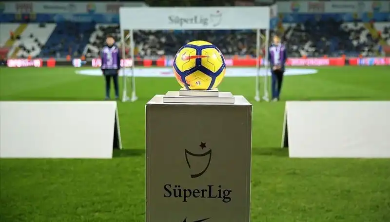 Süper Lig'de 2025 Pazar Ateşi: Takımların Son Durumu ve Beklentiler