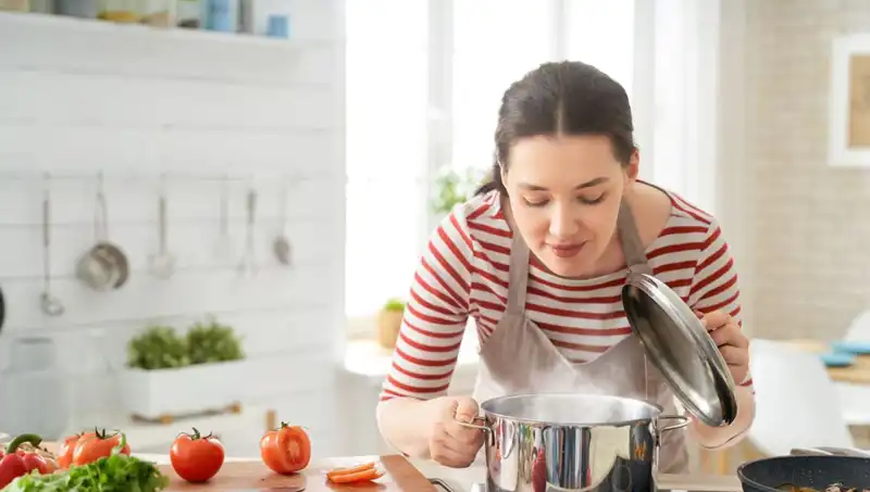 Yemek Hazırlarken Yaptığınız O Riskli Hata Sağlığınızı Tehdit Ediyor!