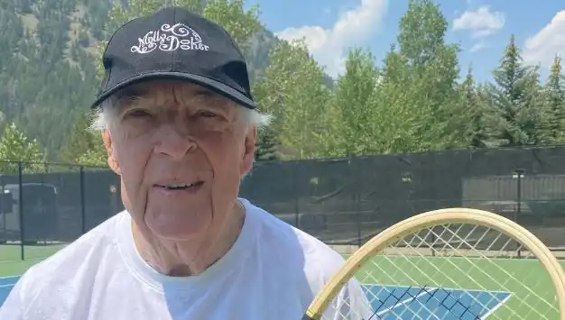 Avustralyalı Tenis Efsanesi Fred Stolle'yi Kaybettik: Spor Dünyasında Bir Dönemin Sonu